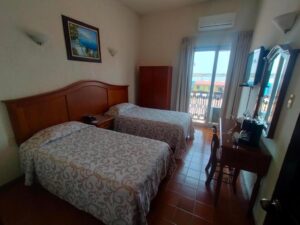 Viajes, viajeros, vacaciones, Maleta de Viajes, turismo, booking.com