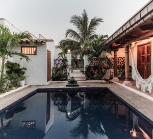 Viajes, viajeros, vacaciones, Maleta de Viajes, turismo, booking.com