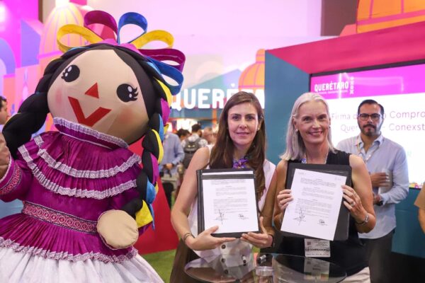 Firma de convenio en Tianguis Turístico