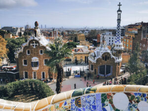 España también se vive viajando: cinco ciudades para descubrir la esencia del país