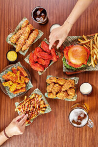 Wingstop prepara la jugada perfecta para disfrutar la temporada futbolera entre alitas, boneless y mucha emoción