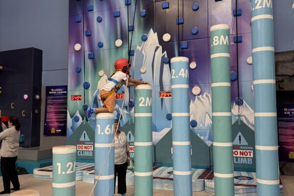 ARTIK Snowpark, viajeros, viajes, niños, experiencias para niños, Maleta kids