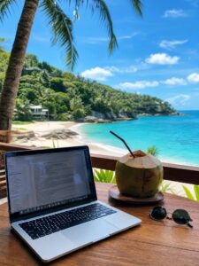 teletrabajo, coworking, Maleta de viajes, viajeros, viajes,, Maleta tech, brujería tech
